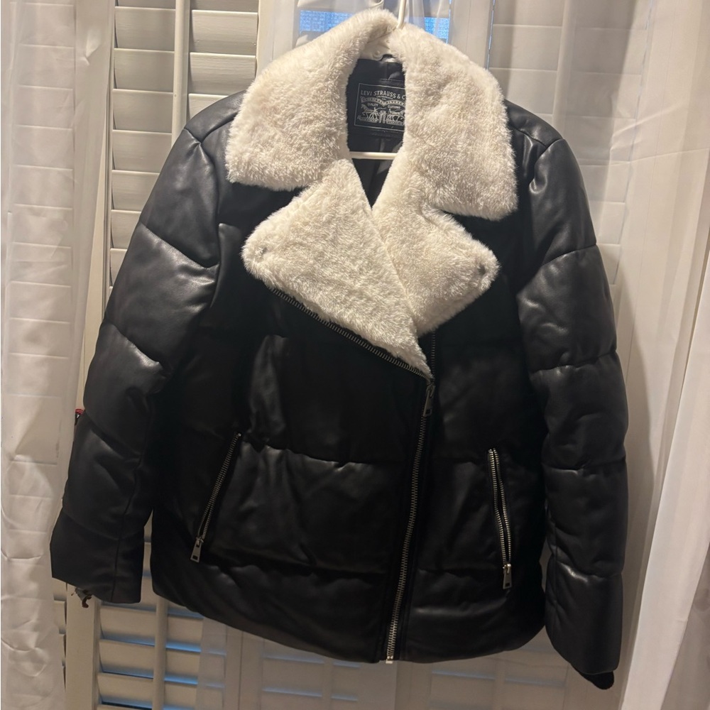 Levi's Black Puffer Jacket with White Faux Fur Collar